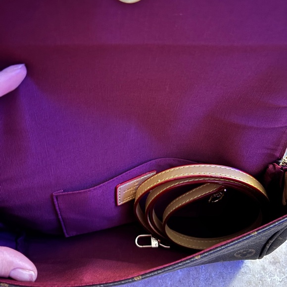 Shoulder bag with monogram - Picture 2 of 3